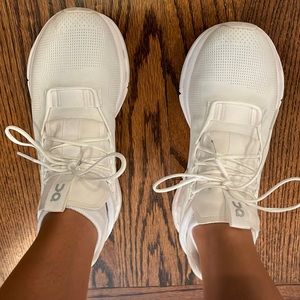 Cloudnova- running shoe